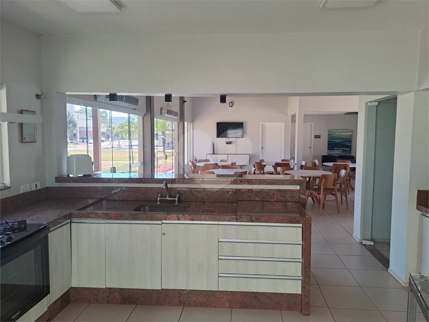 Linda Casa 3 dormitórios com piscina - R$ 950.000,00