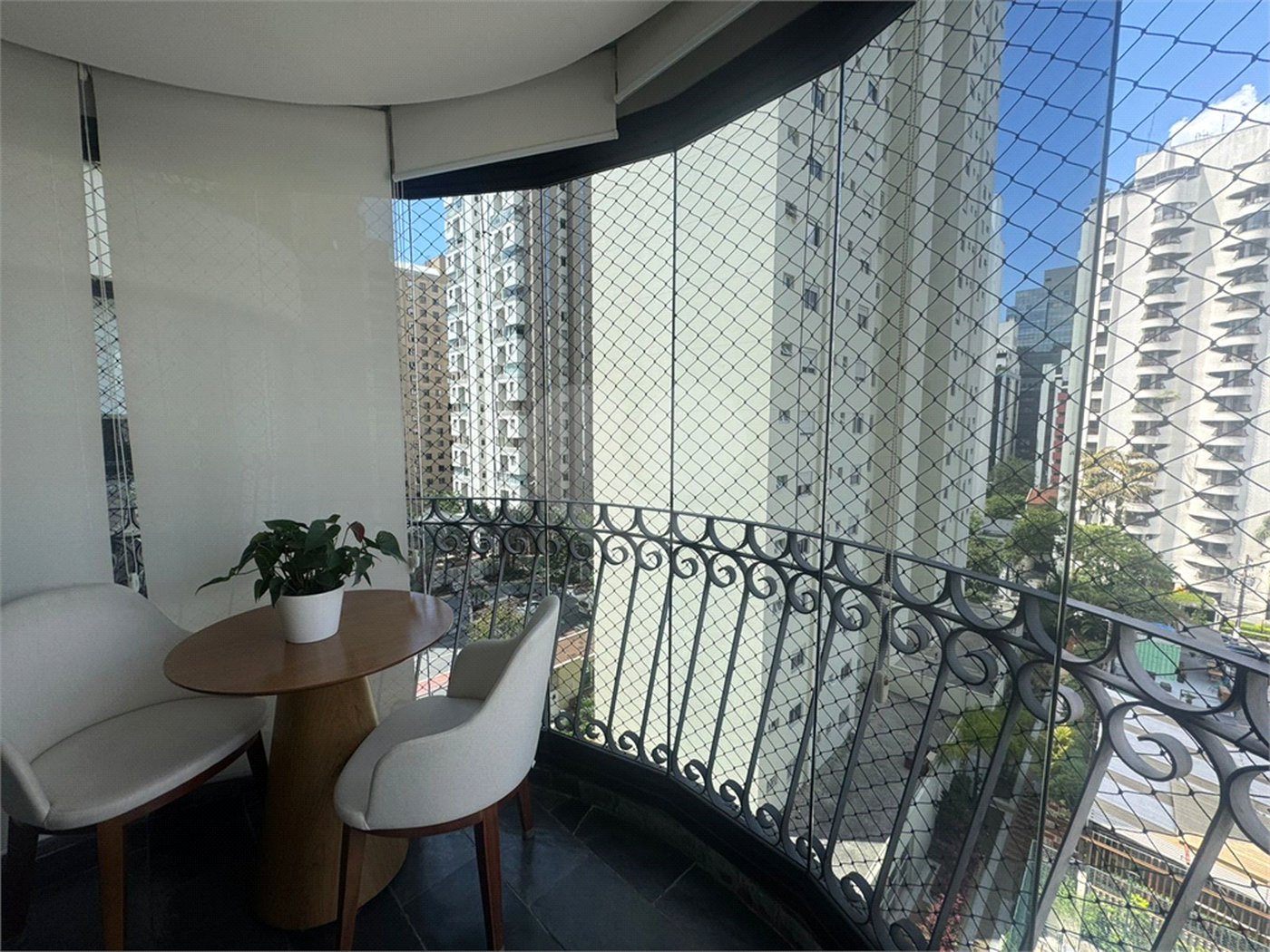 Apartamento à venda com 3 suítes em Indianópolis, São Paulo, SP
