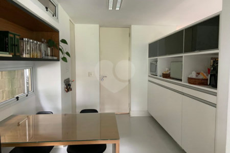Sobrado à venda com 6 quartos, sendo 4 suítes, em Fazenda Morumbi, São Paulo, SP