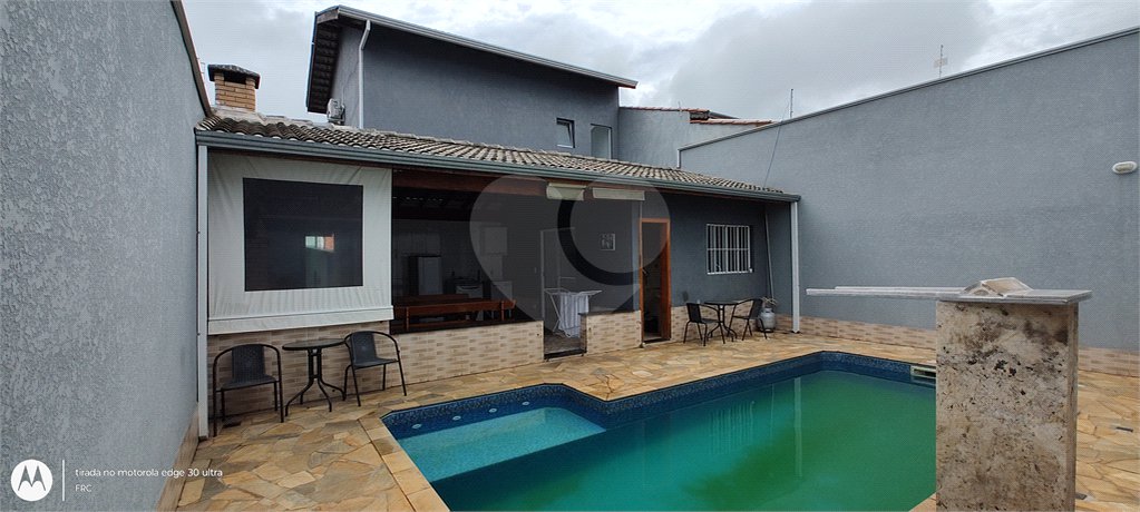 Sobrado à venda com 3 suítes em Jardim das Palmeiras, Atibaia, SP