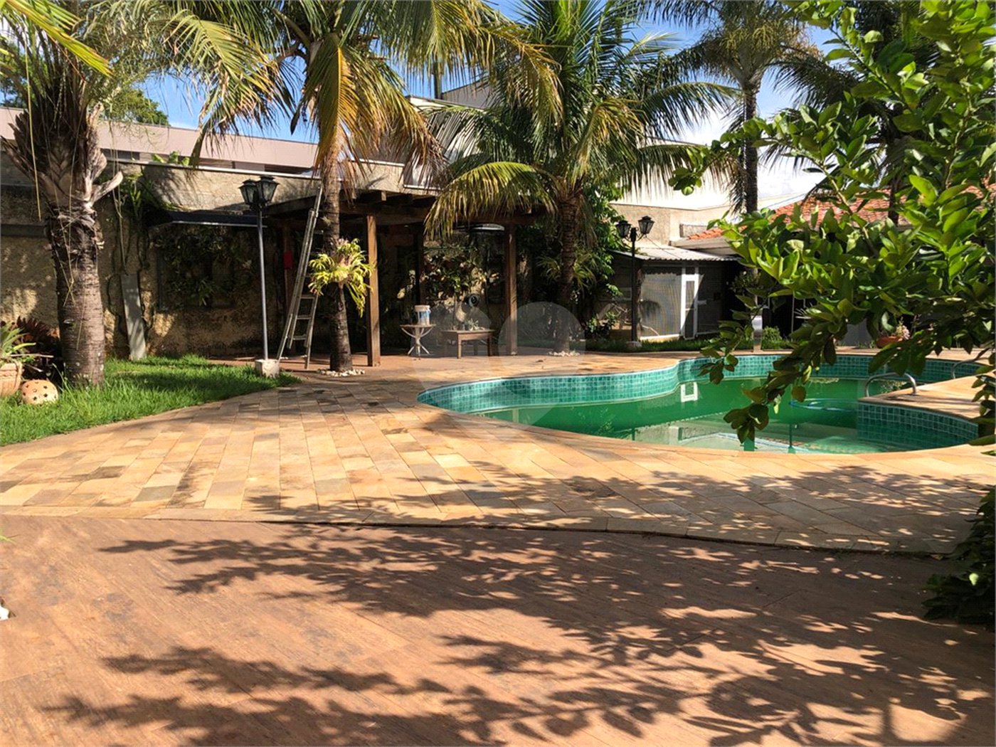 Casa à venda com 4 quartos, sendo 2 suítes, no condomínio Zuleika Jabour, Salto - SP