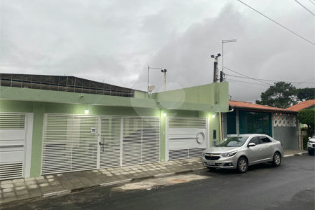 Casa à venda com 3 suítes em Vila Oceania, Poá, SP