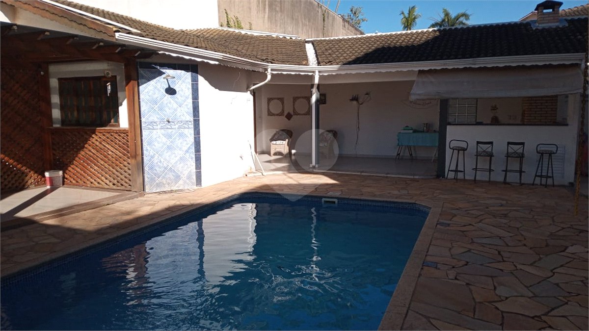 Casa à venda com 3 suítes no condomínio Villaggio Capriccio, Louveira - SP