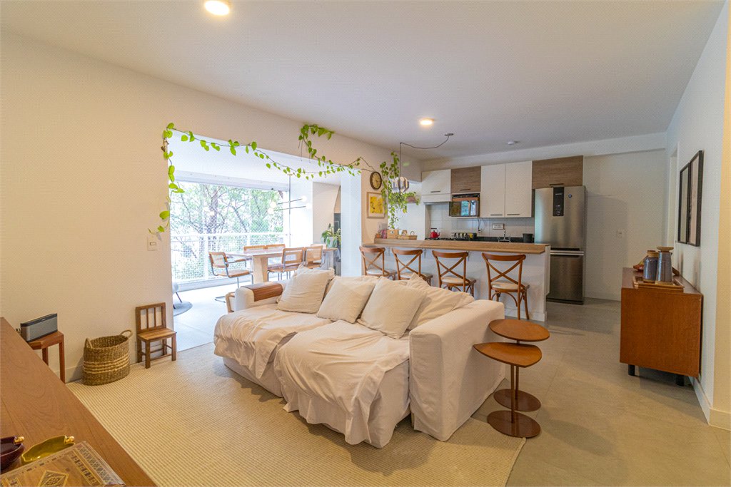 Apartamento à venda com 3 quartos, sendo 1 suíte,  em Morumbi, São Paulo, SP