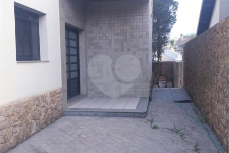 Casa à venda com 4 quartos, sendo 3 suítes, no condomínio Arujá 5, Arujá - SP
