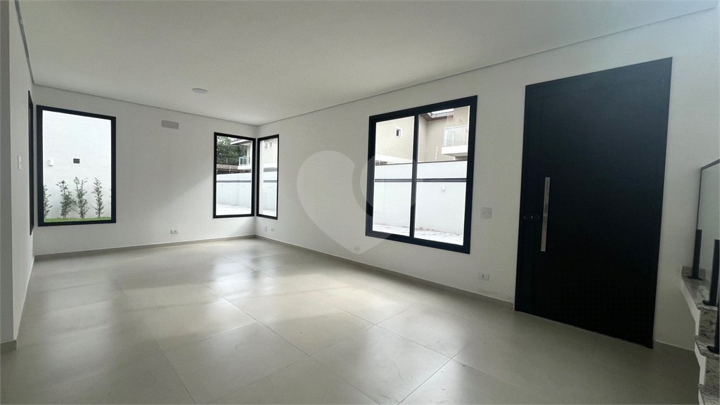 Casa à venda com 3 suítes no condomínio Village Itaguaçu, Atibaia - SP