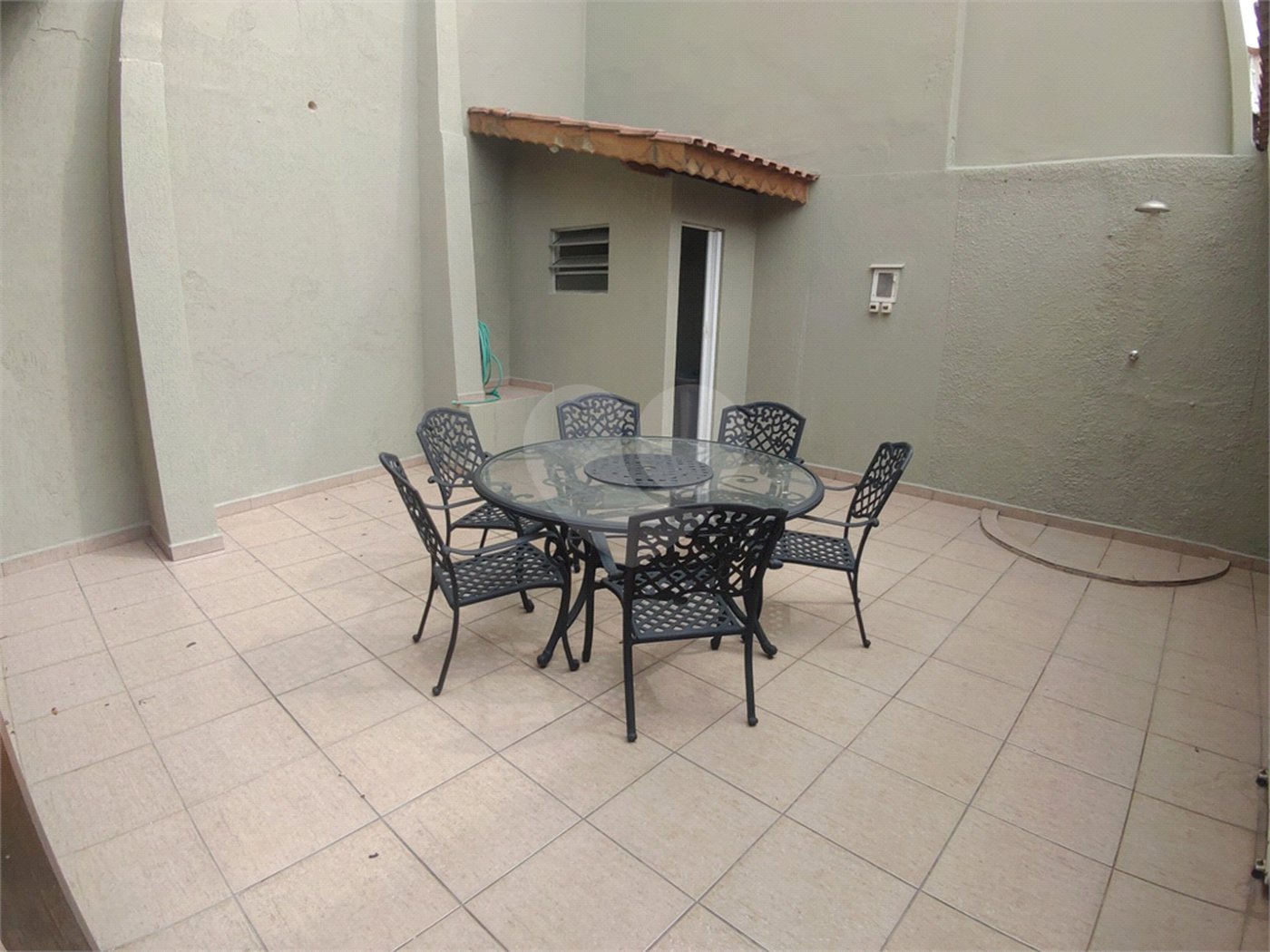 Sobrado à venda com 4 quartos, sendo 3 suítes, em Tremembé, São Paulo, SP