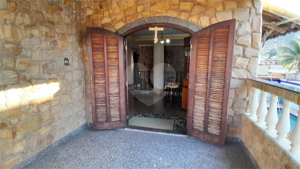 Casa à venda com 4 quartos, sendo 1 suíte, em Bangu, Rio de Janeiro, RJ