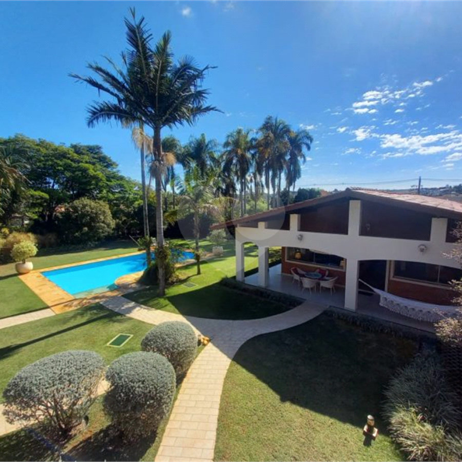 Casa à venda com 5 quartos, sendo 2 suítes, no condomínio Estância Marambaia, Vinhedo - SP