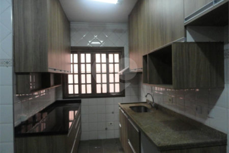 Sobrado à venda com 3 quartos, sendo 1 suíte, em Parque Ipê, São Paulo, SP