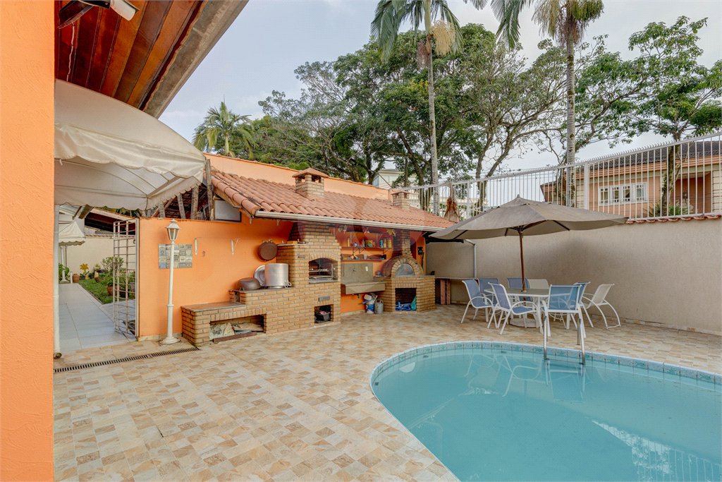 Casa Térrea à venda com 4 quartos, sendo 3 suítes, em Interlagos, São Paulo, SP
