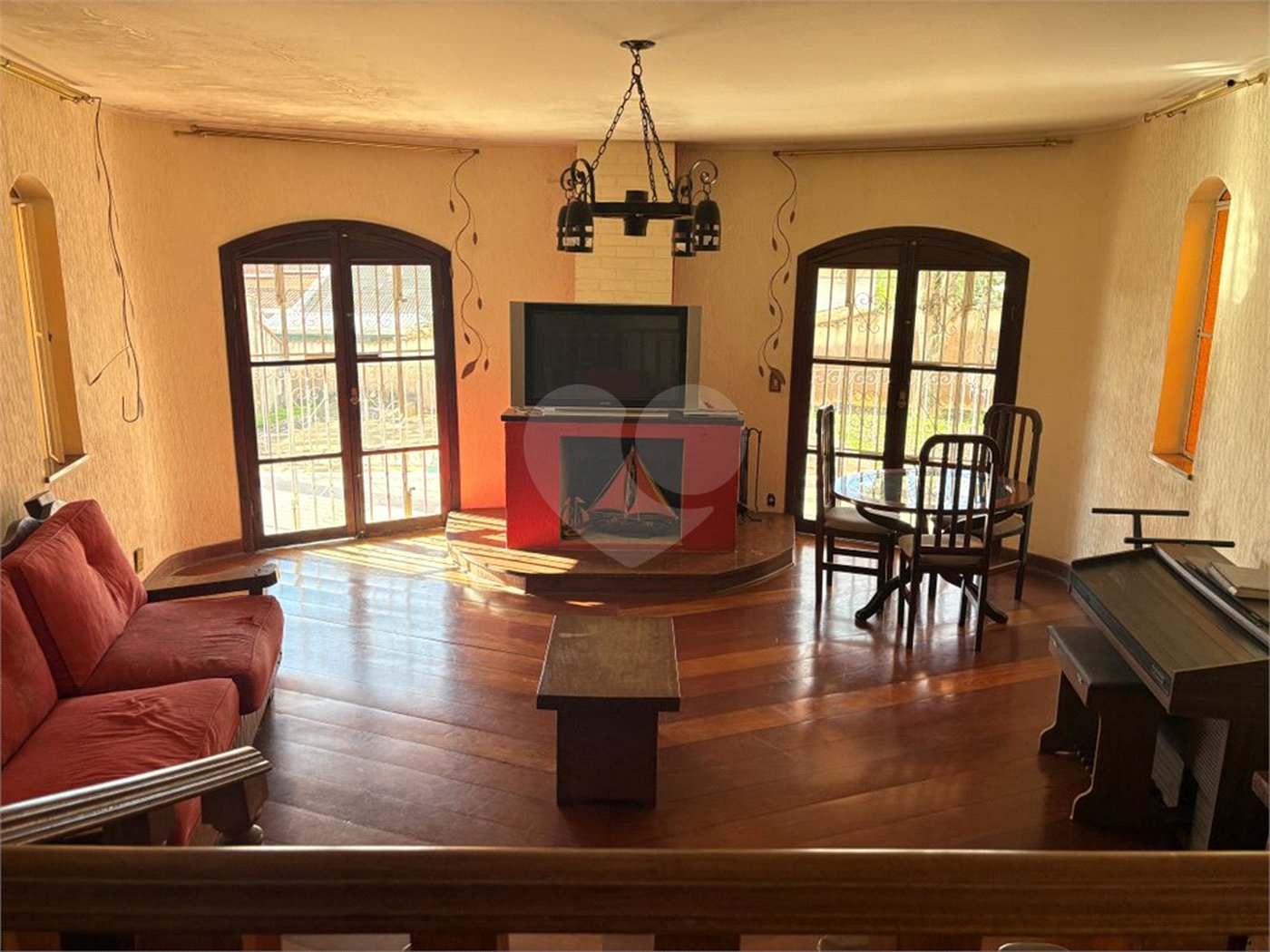 Casa à venda com 4 quartos, sendo 2 suítes,  em Vila Oliveira, Mogi das Cruzes, SP