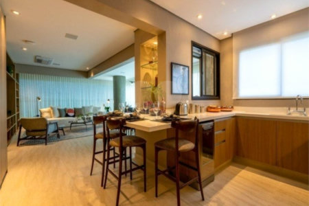Apartamento à venda com 3 suítes em Moema, São Paulo, SP