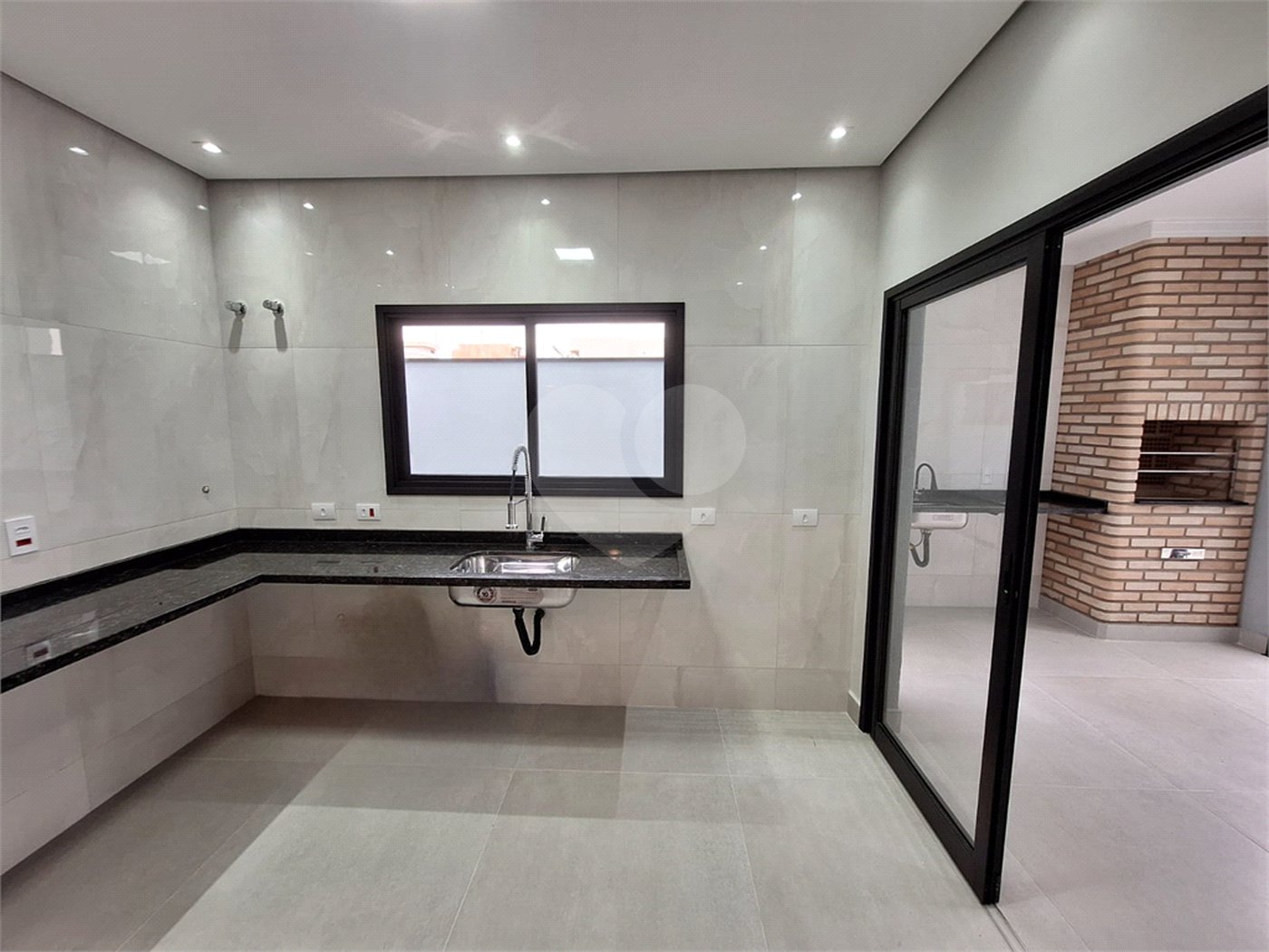 Casa à venda com 3 quartos, sendo 1 suíte,  no condomínio Helena Maria, Sorocaba - SP
