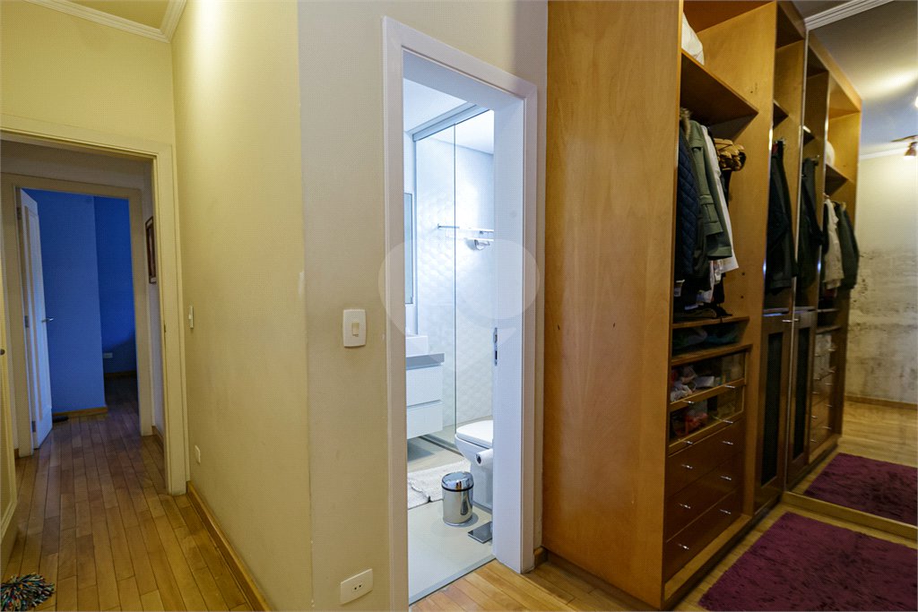Casa à venda com 4 quartos, sendo 2 suítes, no condomínio Parque das Arvores, São Paulo - SP