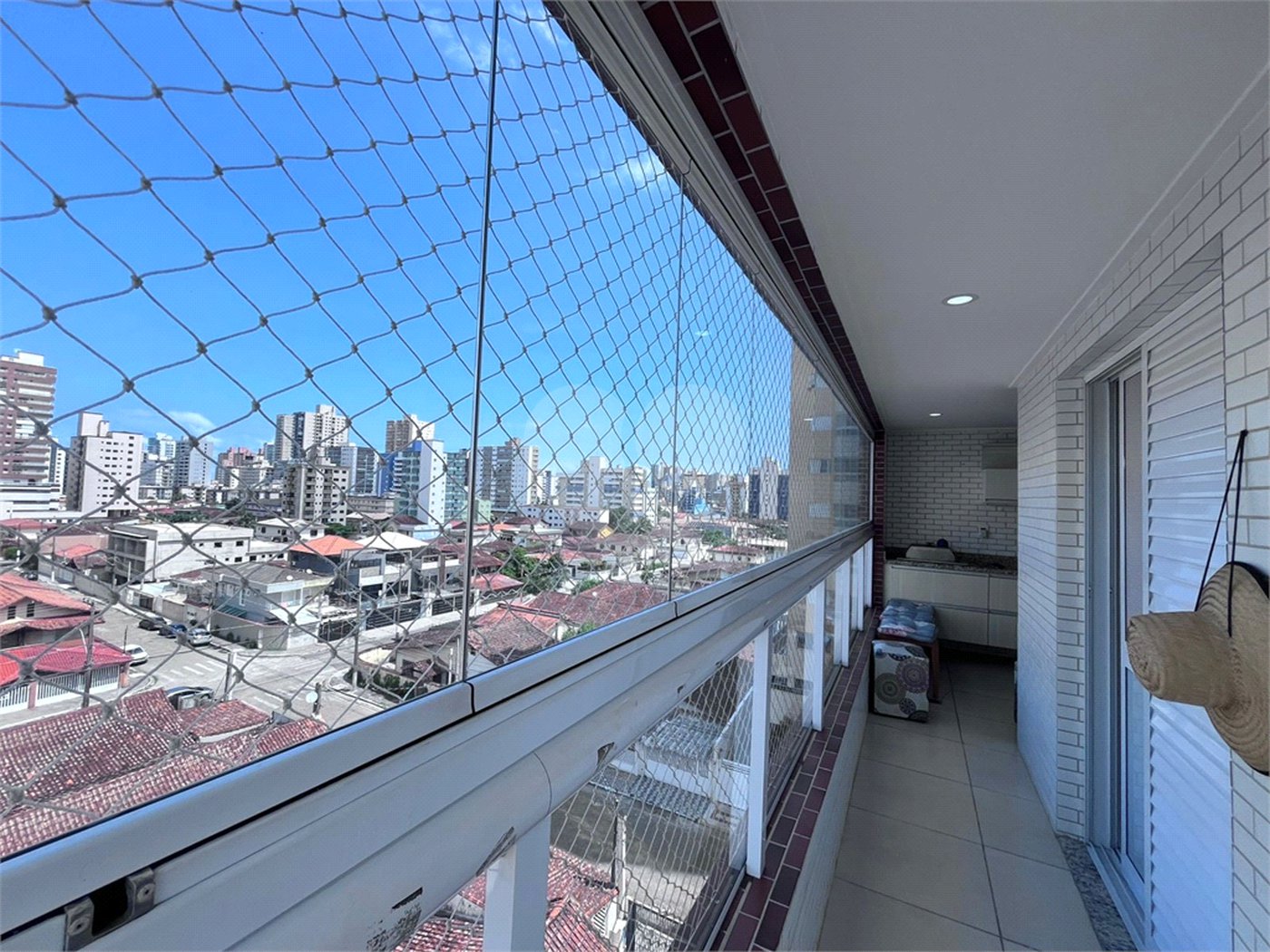 Apartamento à venda com 2 quartos, sendo 1 suíte, em Guilhermina, Praia Grande, SP