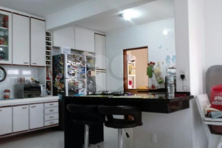 Sobrado à venda com 4 quartos, sendo 2 suítes, em Vila Nivi, São Paulo, SP