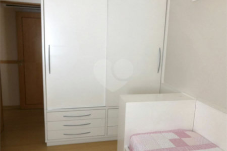 Apartamento à venda com 3 quartos, sendo 1 suíte,  em Bosque da Saúde, São Paulo, SP