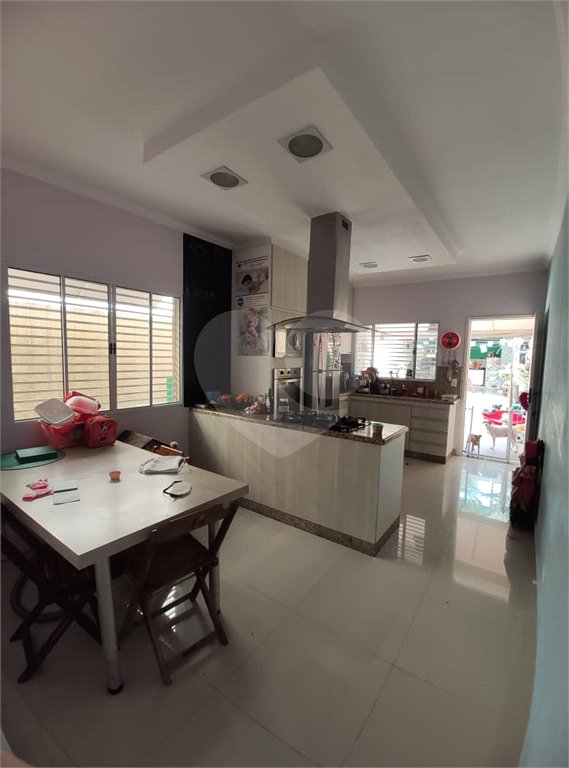 Casa à venda com 3 quartos, sendo 1 suíte,  em Vila Suissa, Mogi das Cruzes, SP