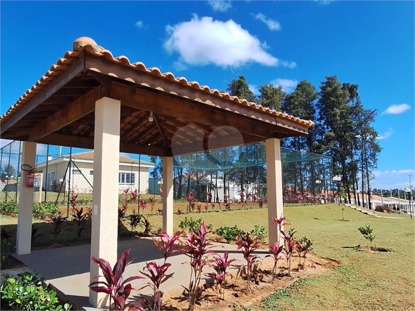 Casa à venda com 2 quartos no condomínio Residencial Parque Imperial, Sorocaba - SP