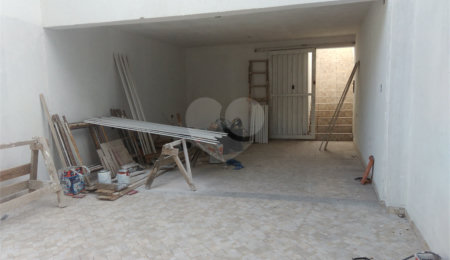 Casa à venda com 3 quartos, sendo 1 suíte,  no condomínio Nair Ramos Shuring, São Paulo - SP