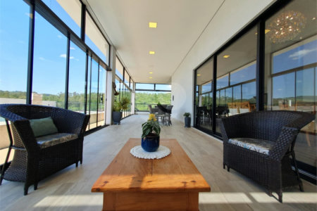 Casa à venda com 6 quartos, sendo 5 suítes, no condomínio Jardim Primavera, Louveira - SP