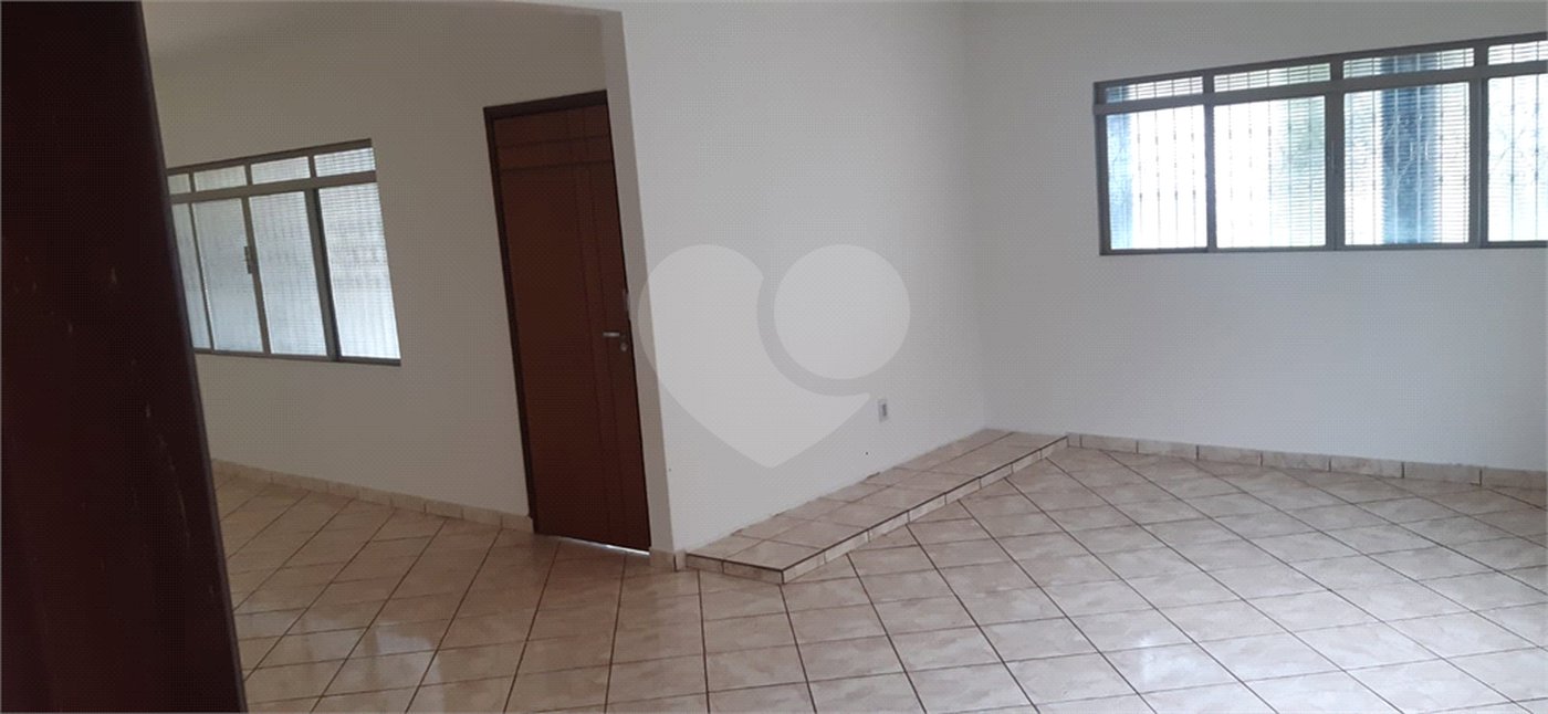 Casa à venda com 4 quartos, sendo 2 suítes, em Cidade Jardim, Araraquara, SP
