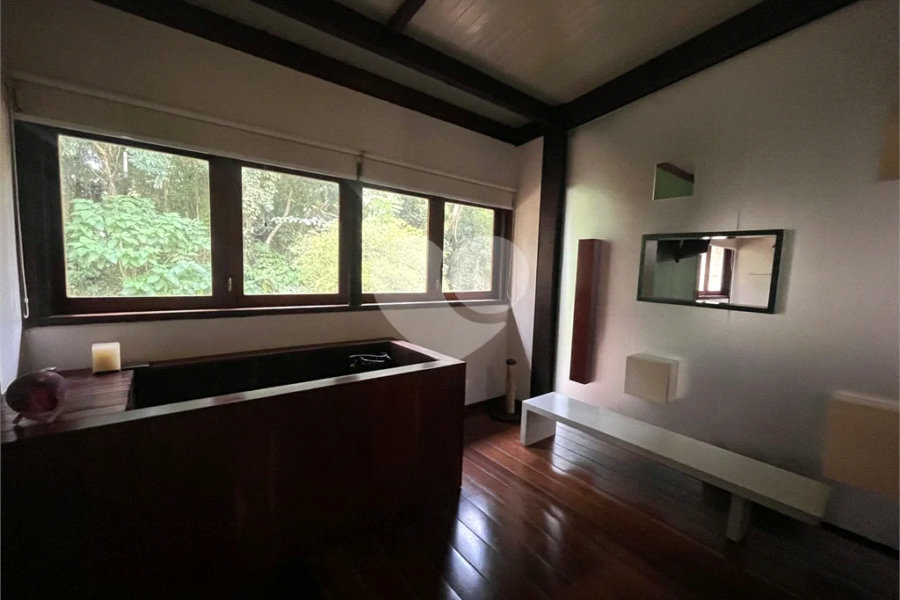 Casa à venda com 3 quartos, sendo 1 suíte, no condomínio Jardim da Montanha I, Mairiporã - SP