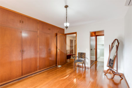 Casa à venda com 4 suítes em Alto da Boa Vista, São Paulo, SP