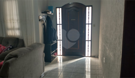 Casa à venda com 4 quartos, sendo 2 suítes,  em Conjunto Habitacional Brás Cubas, Mogi das Cruzes, SP
