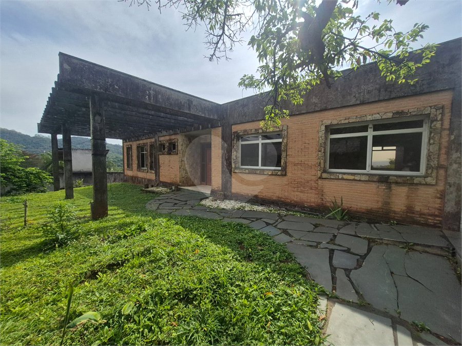Casa à venda com 3 quartos, sendo 1 suíte, no condomínio Alpes da Cantareira, Mairiporã - SP