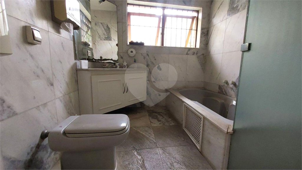 Casa à venda com 4 quartos, sendo 2 suítes,  em Vila Alexandria, São Paulo, SP