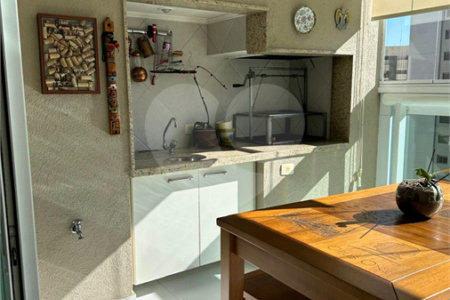 Apartamento à venda com 3 suítes em Vila Suzana, São Paulo, SP
