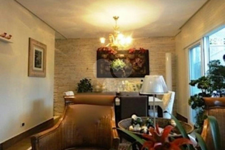 Casa à venda com 4 quartos, sendo 3 suítes, no condomínio Residencial Jardim Itatinga, São Paulo - SP