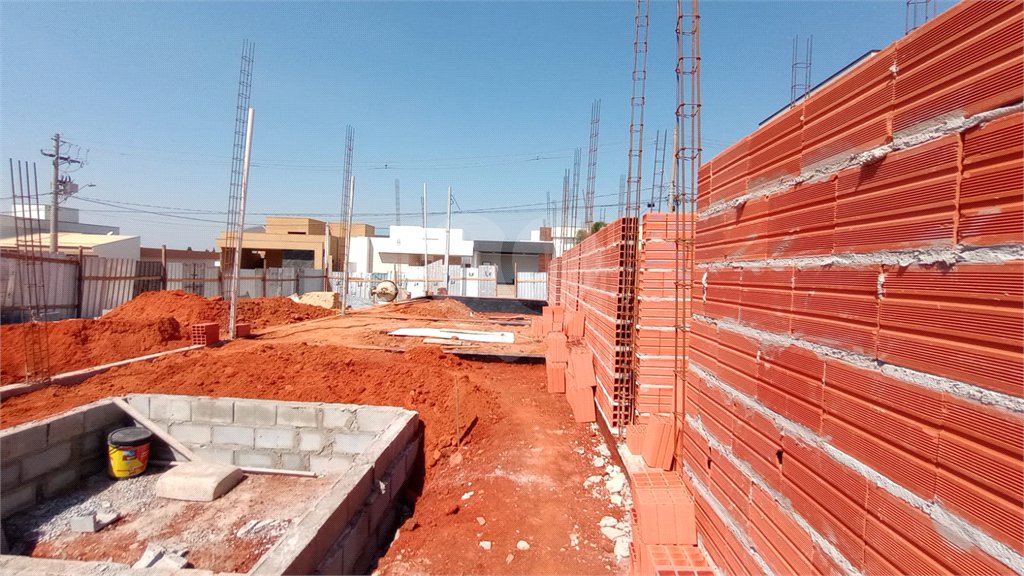 Casa à venda com 3 quartos, sendo 1 suíte, no condomínio Residencial Golden Ville, Itapetininga - SP