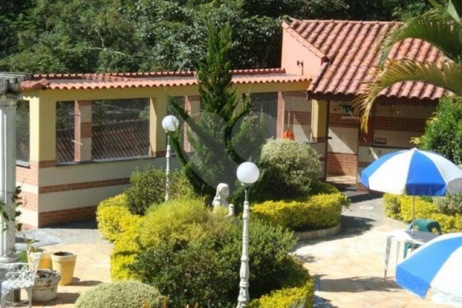 Sobrado à venda com 5 suítes em Juqueri Mirim, Mairiporã, SP
