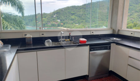 Casa à venda com 4 suítes em Praia Vermelha, Ubatuba, SP