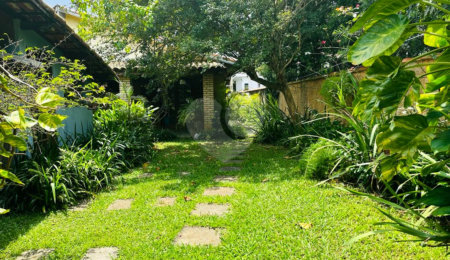 Casa Térrea à venda com 4 quartos, sendo 1 suíte,  em Interlagos, São Paulo, SP