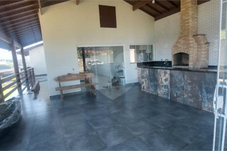 Casa à venda com 3 suítes no condomínio Riviera dos Pássaros, Joanópolis - SP