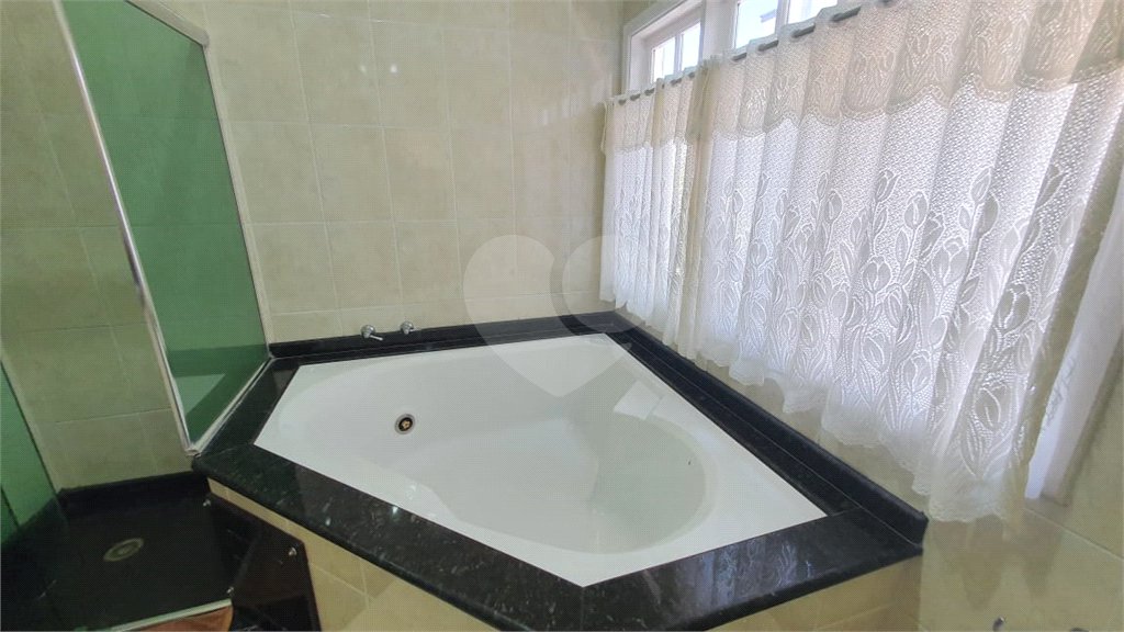 Casa à venda com 3 quartos, sendo 2 suítes, no condomínio Cond Jardim Itatinga, São Paulo - SP