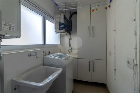 Apartamento à venda com 3 quartos, sendo 1 suíte, em Campo Belo, São Paulo, SP