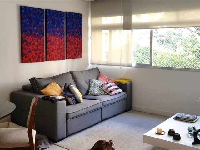 Apartamento à venda com 3 quartos, sendo 1 suíte,  em Moema, São Paulo, SP