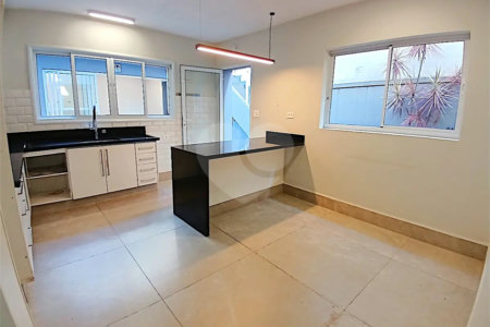 Sobrado à venda com 3 quartos, sendo 1 suíte, em Brooklin, São Paulo, SP