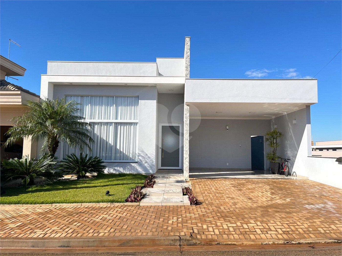 Casa à venda com 3 quartos, sendo 1 suíte, no condomínio Residencial Golden Ville, Itapetininga - SP