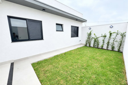 Casa à venda com 2 quartos, sendo 1 suíte, no condomínio Tivolli, Itapetininga - SP