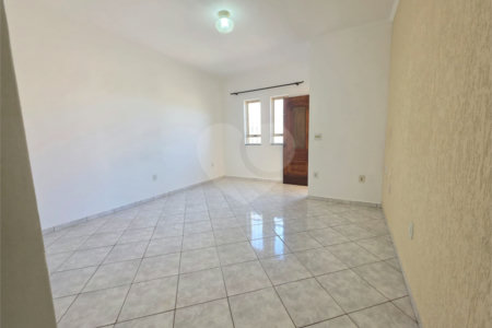 Casa à venda com 3 quartos, sendo 2 suítes, em Jardim Santo Antônio, Valinhos, SP