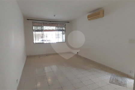 Casa à venda com 3 quartos, sendo 1 suíte, em Santo Amaro, São Paulo, SP