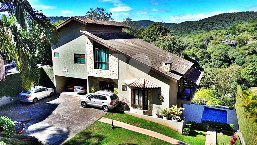 Casa à venda com 3 quartos no condomínio Alpes da Cantareira, Mairiporã - SP