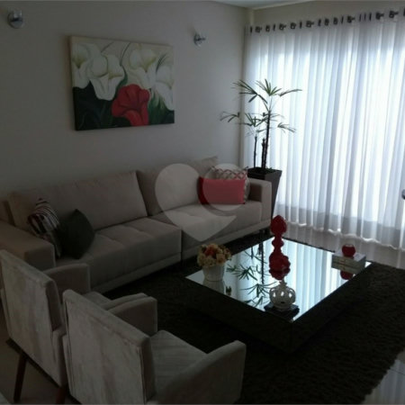 Casa à venda com 3 quartos, sendo 2 suítes,  no condomínio Terras do Oriente, Valinhos - SP