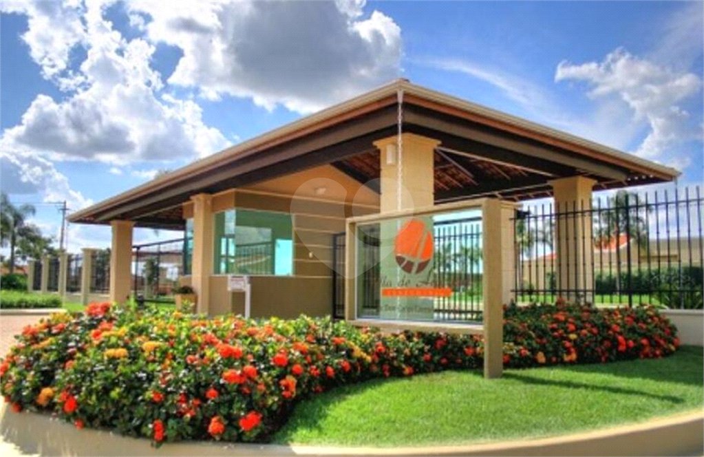 Casa à venda com 3 quartos, sendo 1 suíte,  no condomínio Vila Aracoara, Araraquara - SP